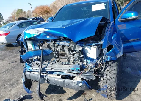 2017 Toyota Tacoma Trd Off Road z USA, uszkodzony, nr VIN 3TMAZ5CN3HM037776